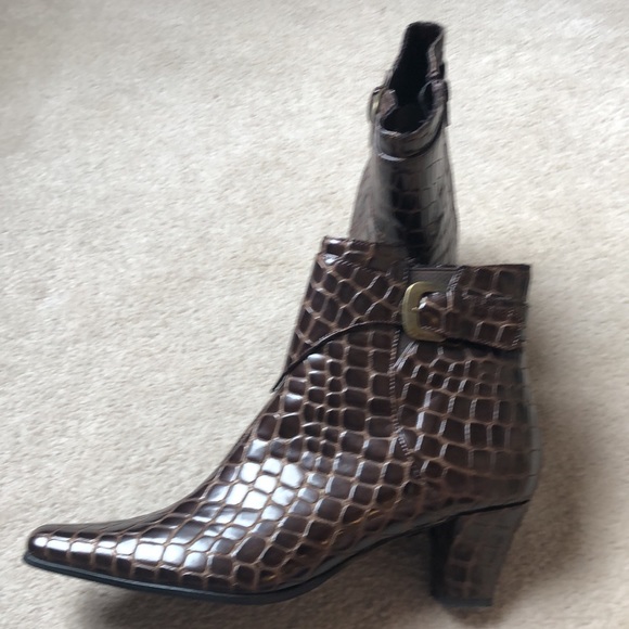 Brown zip heeled boots - Picture 6 of 6